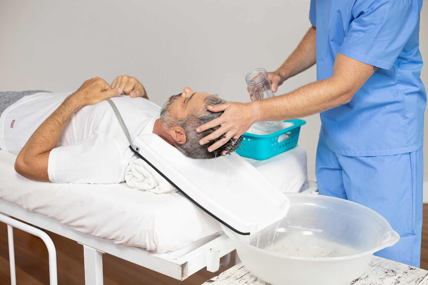 Apoio para Lavar a Cabeça no Leito - Imagem 3