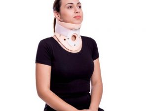 Colar cervical com orificio traqueostomia - Alento Hospitalar