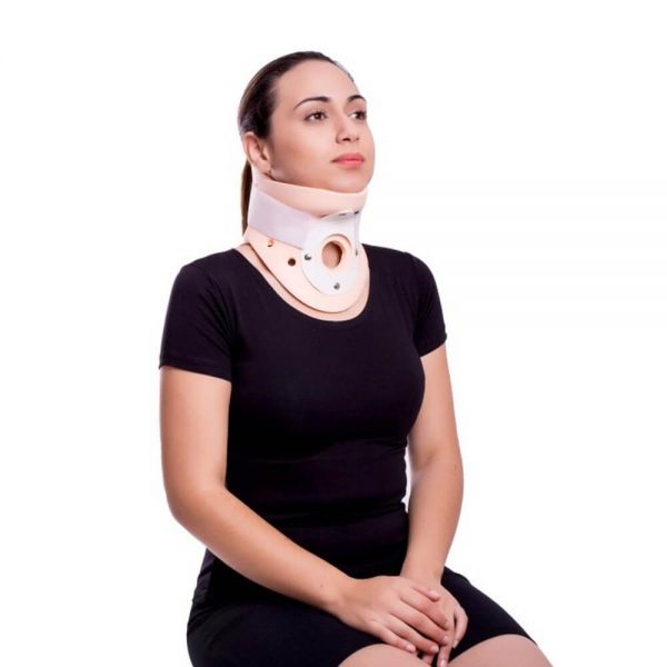 Colar cervical com orificio traqueostomia - Alento Hospitalar